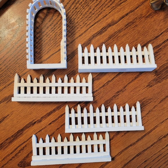 Lemax Village Wooden Fence & Arbor ~ Crafts ~ Dioramas ~ Assemblage~ FINAL PRICE - Picture 2 of 11